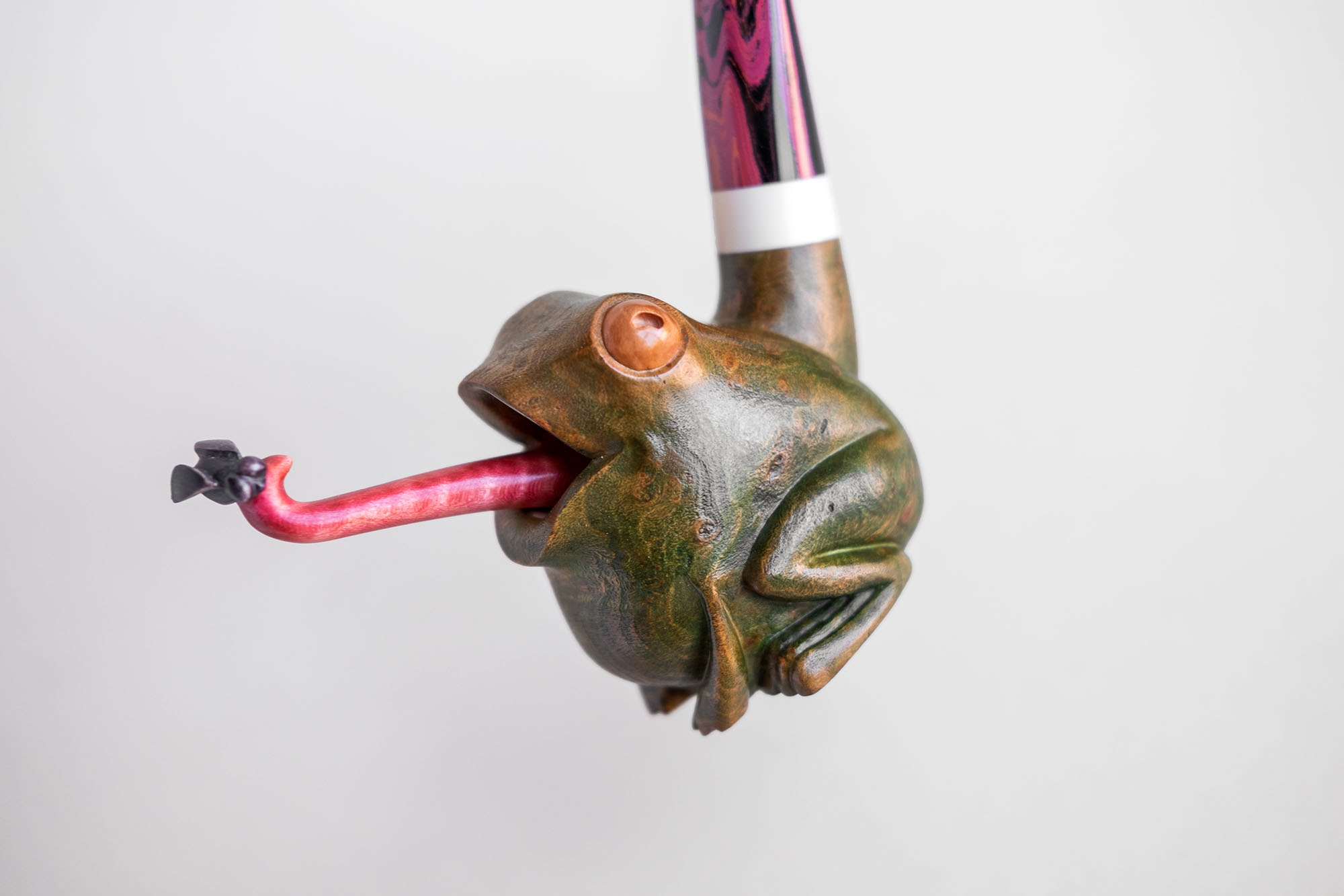Hand carved frog smoking pipe, sculpted in briar by Arcangelo Ambrosi