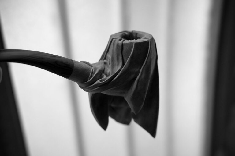 The Veiled pipe, a sculptural smoking pipe handmade in briar wood by arcangelo ambrosi. Black and white photo.