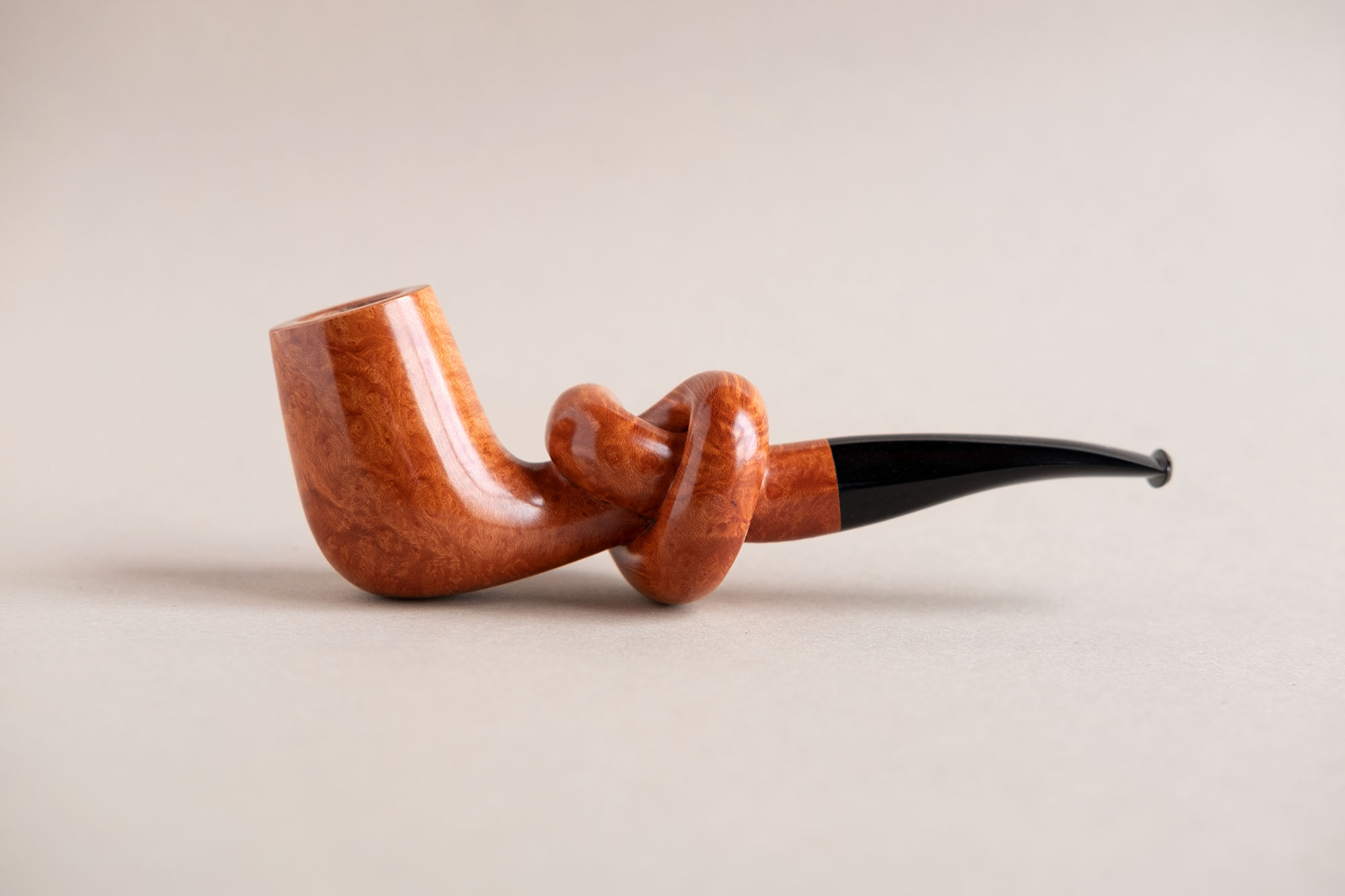 knotted smoking pipe hand-carved by arcangelo ambrosi made of briar