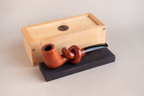 Knotted smoking pipe made of briar, handmade by Arcangelo Ambrosi