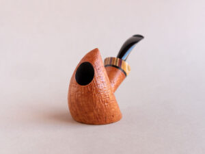 Ninja, signature model pipe crafted by Arcangelo Ambrosi. Variant with skateboard inlay.