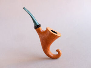 Pixie, a signature model pipe made of snadblasted briar with a green stem, created by Arcangelo Ambrosi