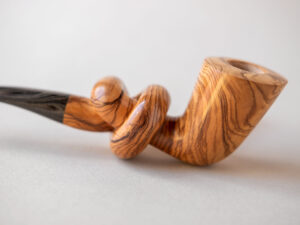 Knotted smoking pipe handmade of apulian olive wood