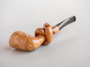 Knotted smoking pipe handmade of apulian olive wood